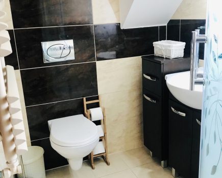 a57463bd-d6e2-455a-aeb9-b18f1ae8c41c (1)